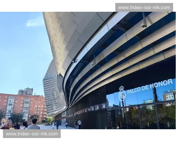 马德里市政府批准伯纳乌球场周边扩建计划，将新建球迷广场。